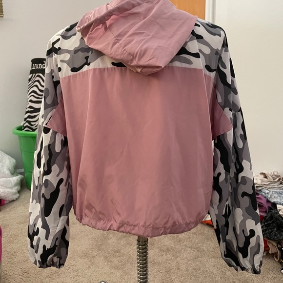 Windbreaker - Picture 3 of 4